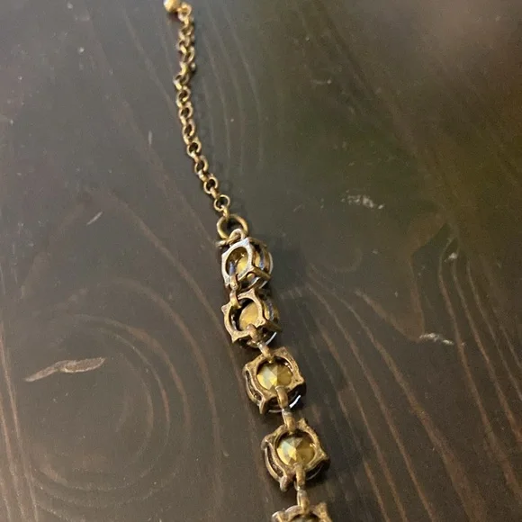 White crystal/faux diamond necklace - Picture 5 of 8